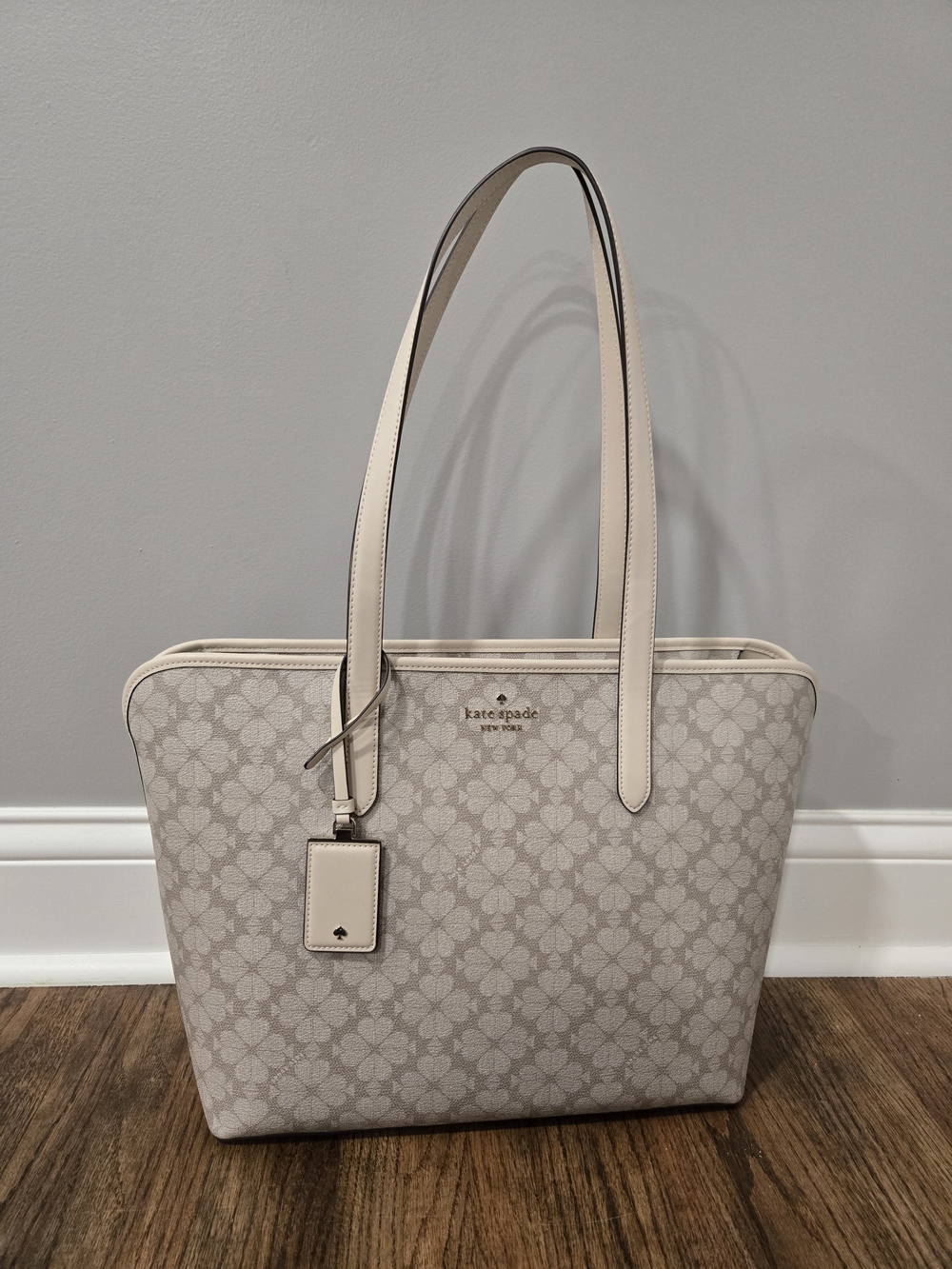 Kate Spade New York
Signature Spade Flower Tote
